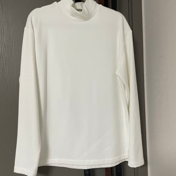 [S] 더니트컴퍼니 모크넥 기모 긴팔티셔츠 블랙/화이트(아이보리)