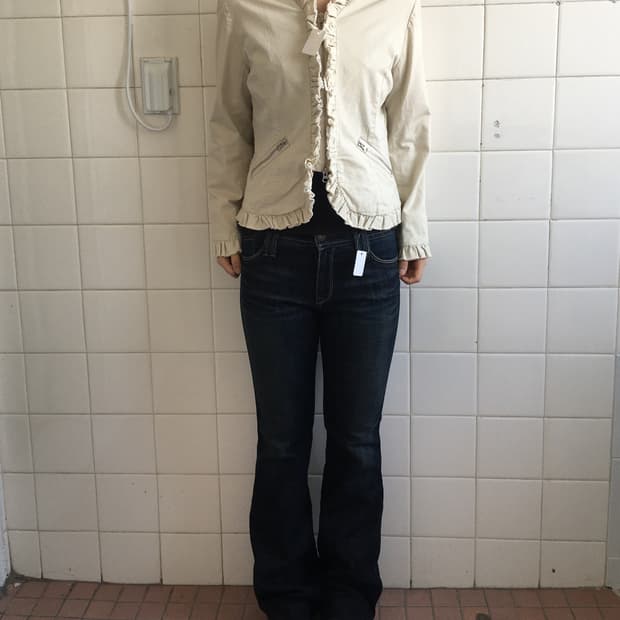 Frill point zip up jacket