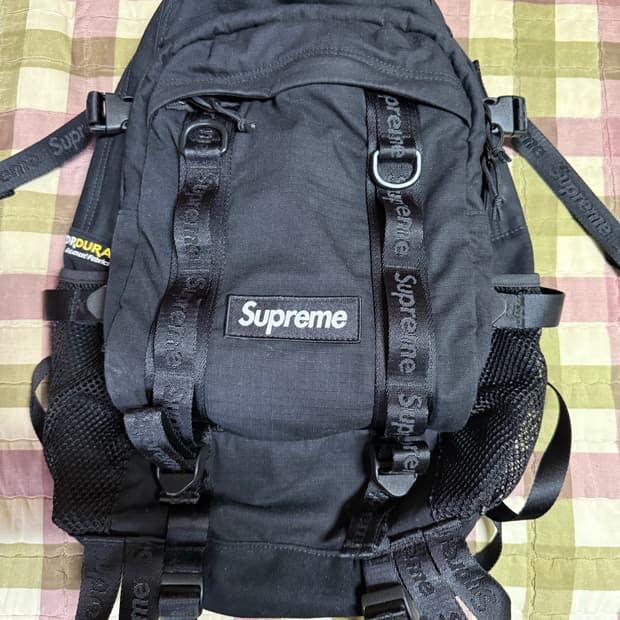 슈프림 백팩 26ss