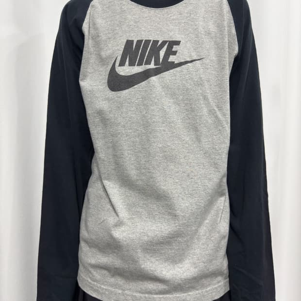 nike logo longsleeve