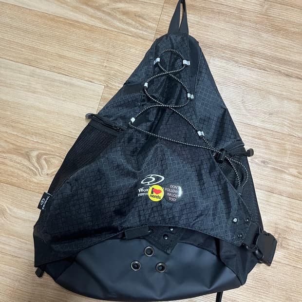 트래블 워크샵 메쉬 스트링 슬링백 블랙