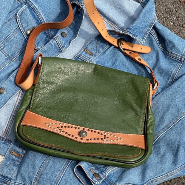 빈티지 핸드메이드 소가죽 메신저백 그린 레더 웨스턴 스터드 크로스백
