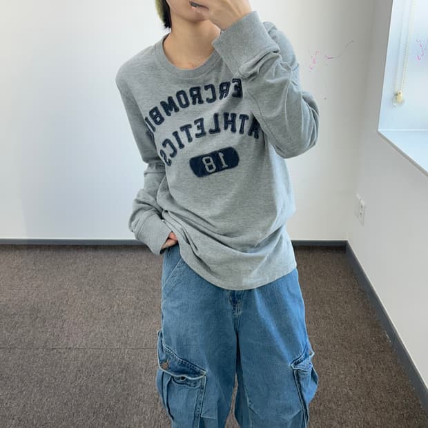 Abercrombie 아베크롬비 스펠아웃로고 그레이 맨투맨