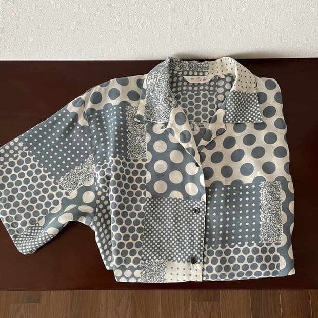 dot blouse