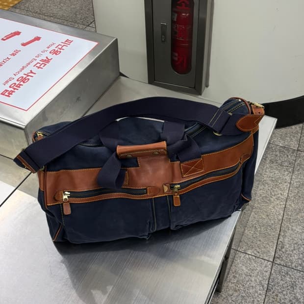 꾸레쥬 네이비 더블포켓 보스턴 백