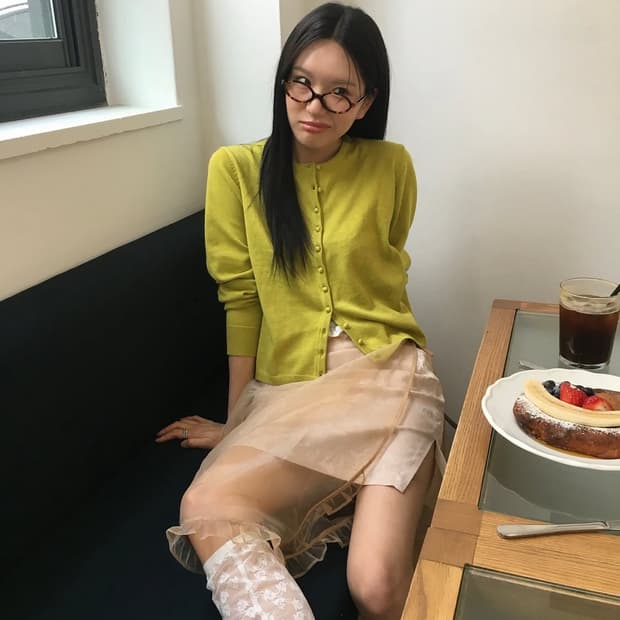 룩캐스트 사라버튼니트가디건 올리브그린