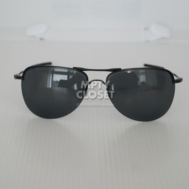 오클리 테일핀 Carbon / 그레이 편광 보잉선글라스