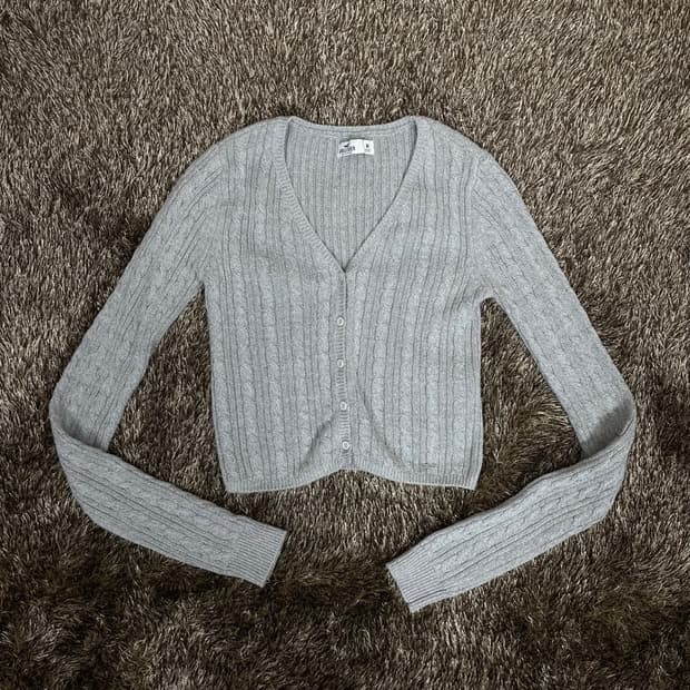 홀리스터 Hollister 꽈배기 브이넥 슬림핏 크롭 가디건 M