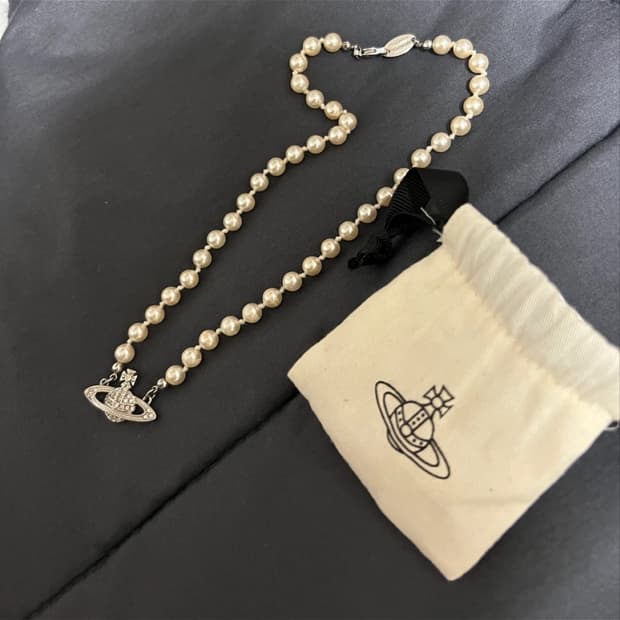 비비안 웨스트우드 미니 바스 릴리프 진주 초커