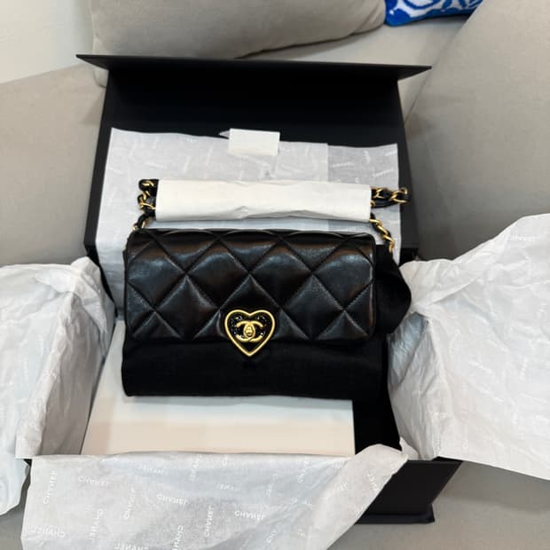 새상품 샤넬 램스킨 하트 cc 턴락 플랩백 