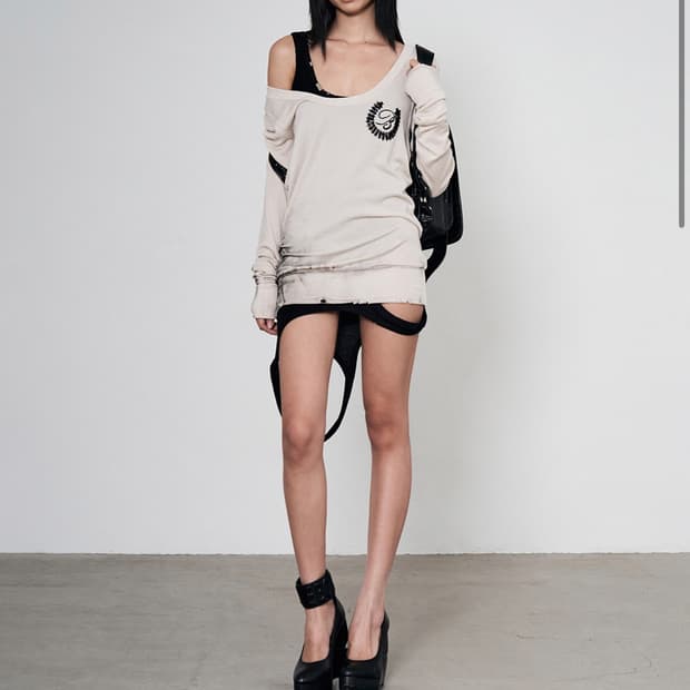 본네 Beaded plunge neck top (Beige)