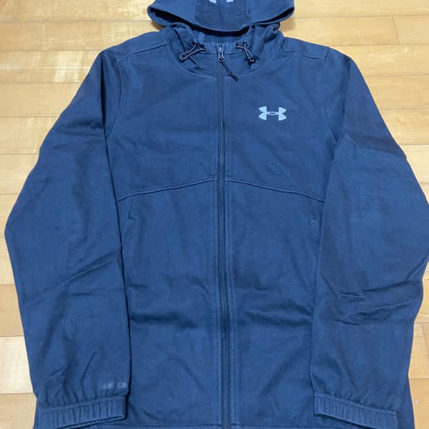 언더아머 자켓 S