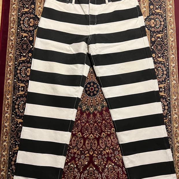 OKONKWO 프리즌 스트라이프 팬츠