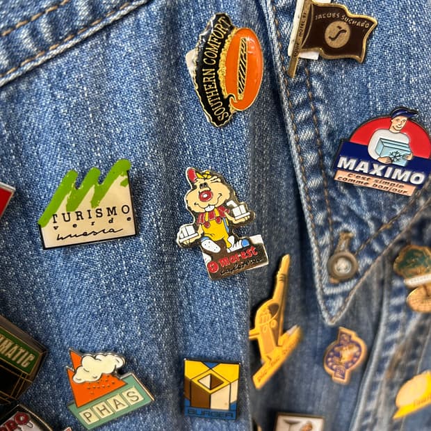 ⭐️One&Only⭐️ Vintage Pin Badges