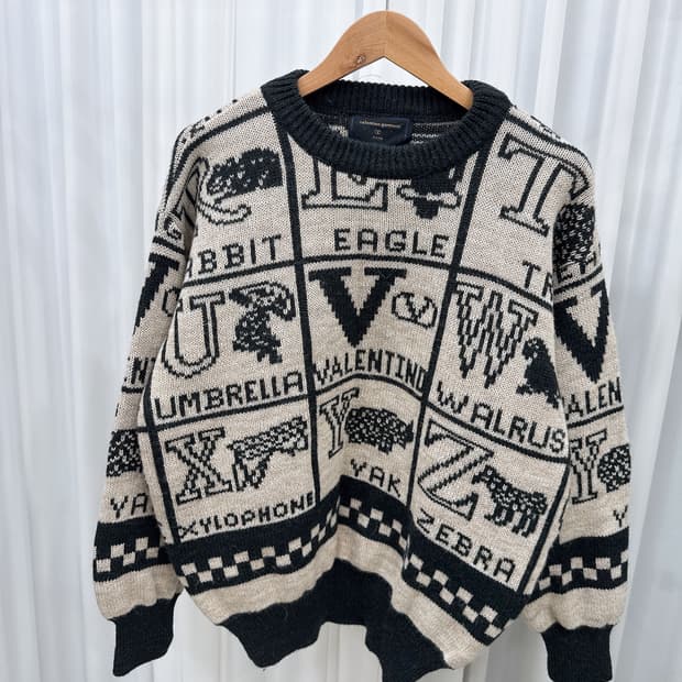 발렌티노 풀로고 패턴 오버핏 니트