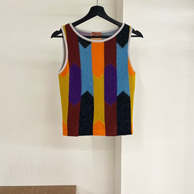 미쏘니 멀티컬러 스트립 니트 베스트