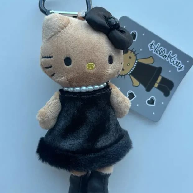 산리오 키티 헬로키티 롱다리 태닝키티 블랙 진주 카라비너 인형