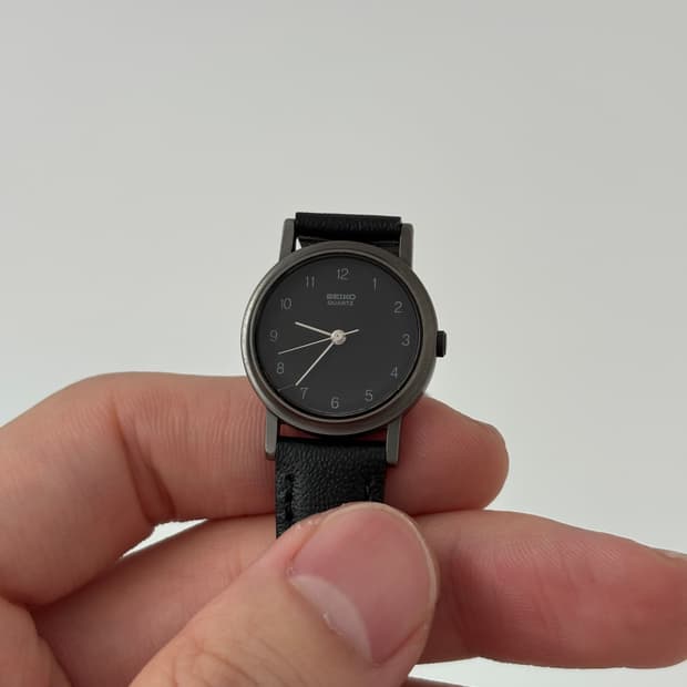 1980s Arabic Dial Black Ladies Quartz