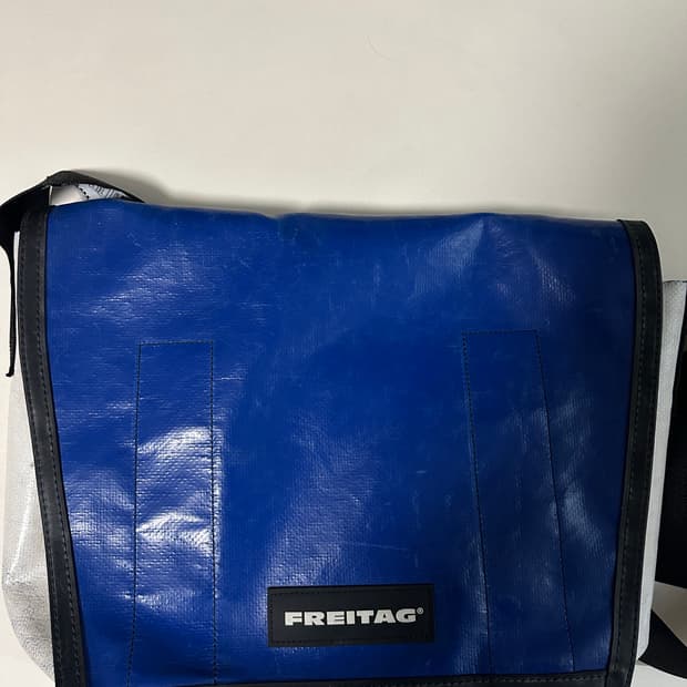 프라이탁 덱스터 (파/흰)
