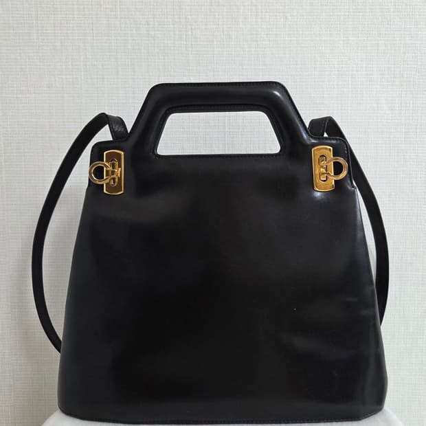 페라가모 완다백 블랙 금장