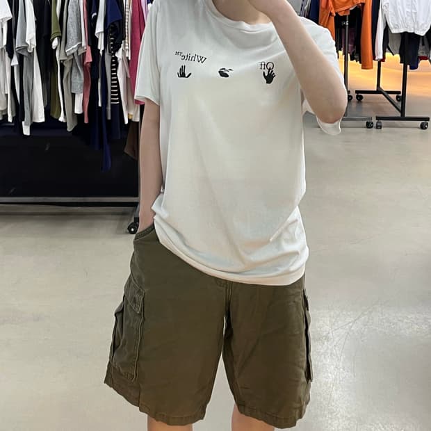 오프화이트 반팔 