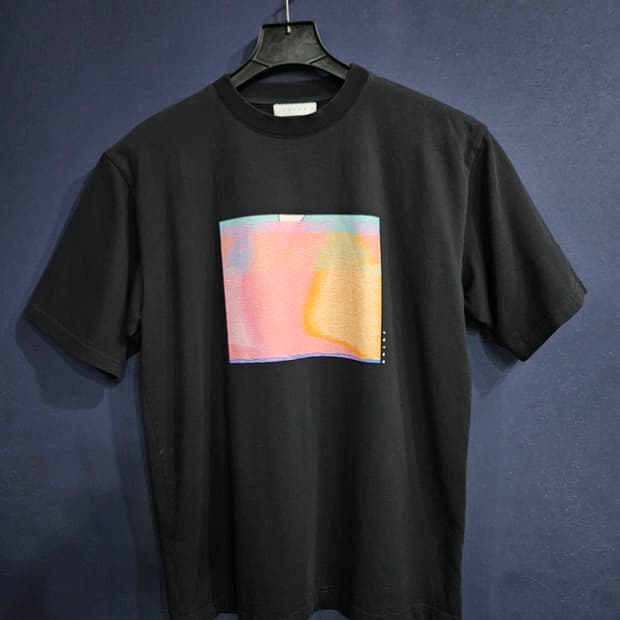 FUTUR 퓨쳐 프린팅 블랙 남성 세미오버핏 95 반팔티