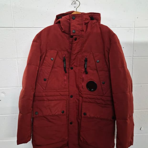 105) C.P 컴퍼니 렌즈 덕다운 패딩 팝니다