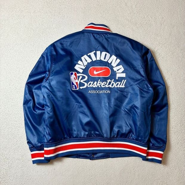 나이키 x NBA 75주년 봄버 새틴 바시티 자켓 PN7264