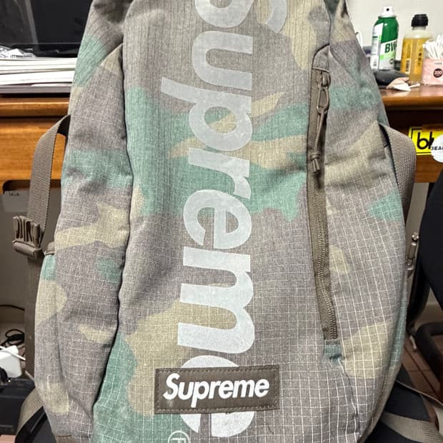 슈프림 백팩 팝니다