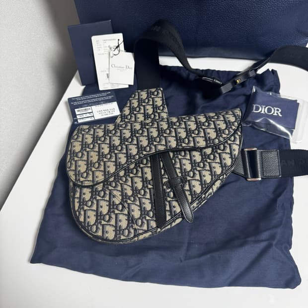 디올 오블리크 새들백 미듐