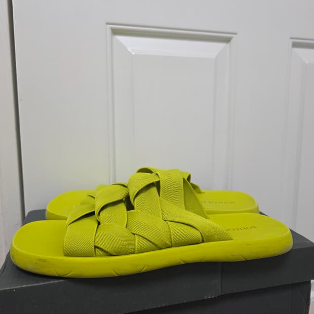 정품) 보테가베네타 플랫 뮬 키위 슬리퍼 샌들 슬라이스 43 280 