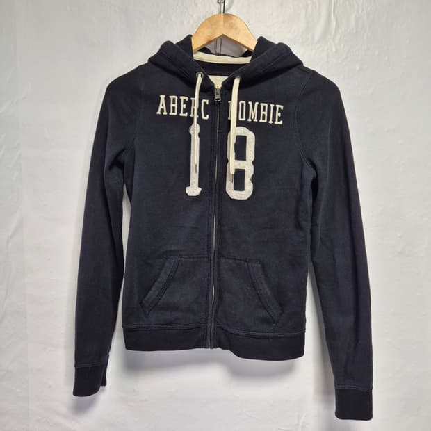 아베크롬비 자수넘버 후드집업 네이비 S사이즈(상태A급)