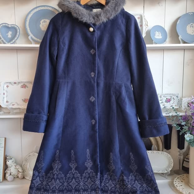 axes femme 네이비 자수 롱코트