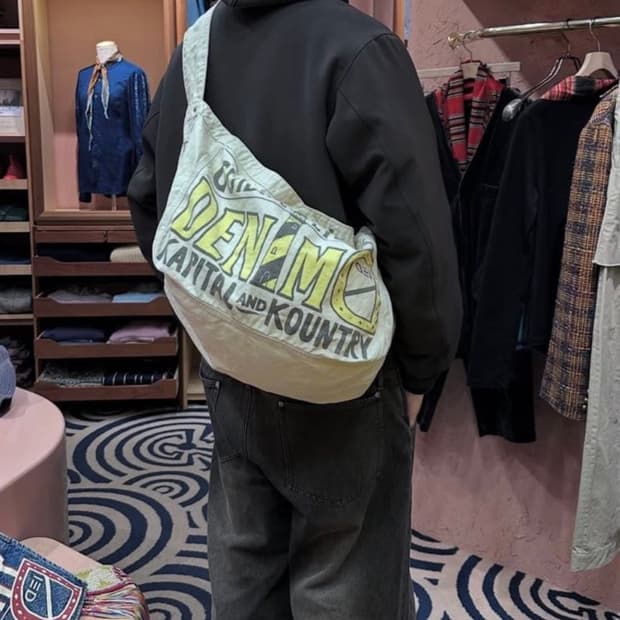 (착샷o) KAPITAL 캐피탈 캔버스 뉴스페이퍼 숄더백 화이트