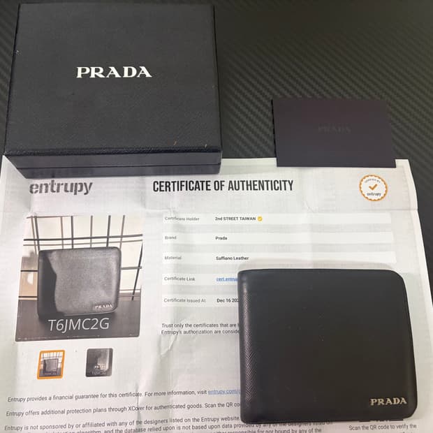 프라다 사피아노 가죽 반지갑 블랙