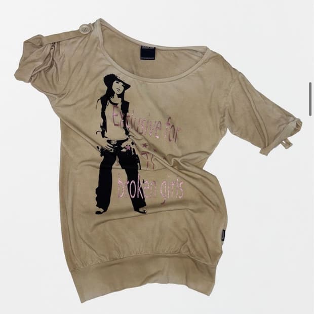 Broken Girls Roll Up Tee Dirty Sand