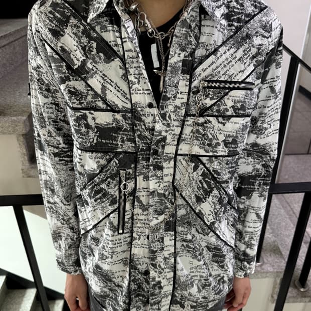 lettering chain shirt