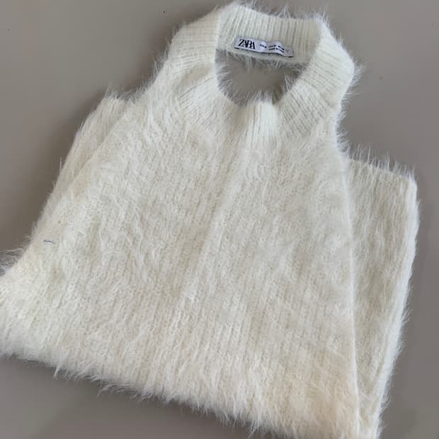 화이트 홀터 니트