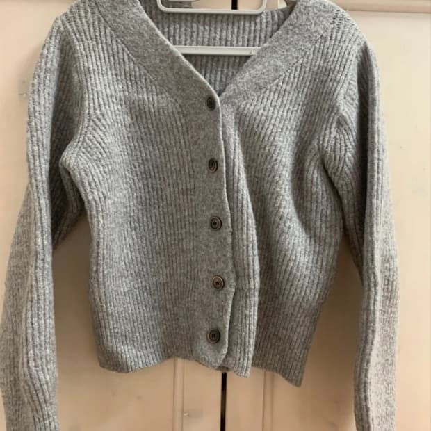 회색 가디건