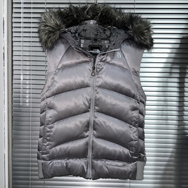 2000s 빈티지 노스페이스 실버 퍼 크롭 패딩 베스트