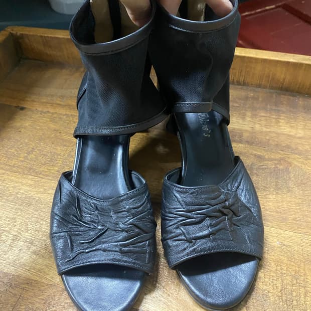 블랙 메쉬 힐 샌들 235