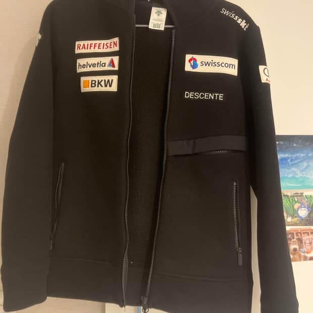 데상트 스위스 후리스 블랙