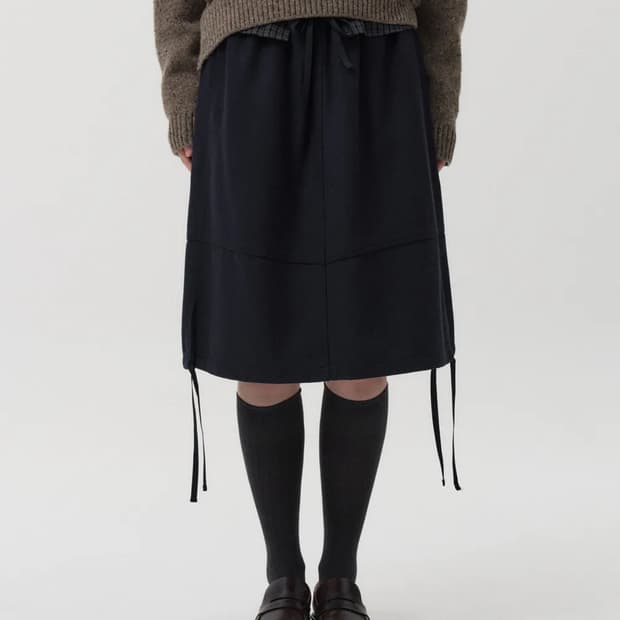 (새상품)오헤시오 STITCH BANDING MIDI SKIRT