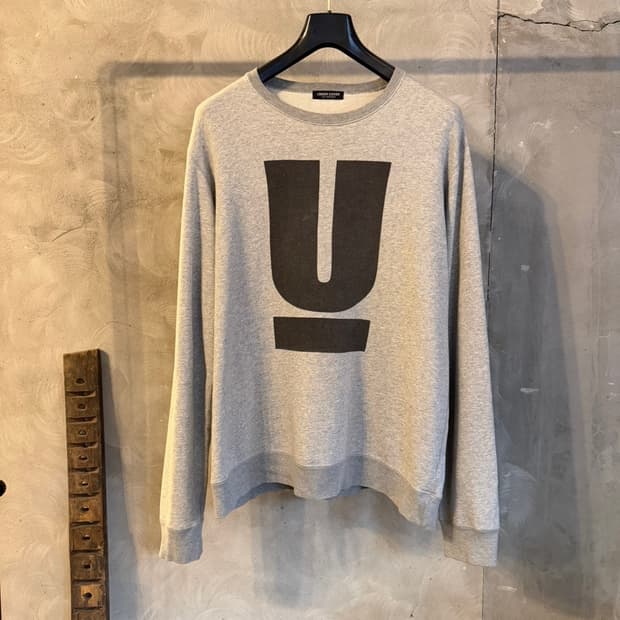 언더커버 그래픽 맨투맨 100