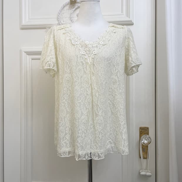 AXES FEMME ivory lace blouse(size-M