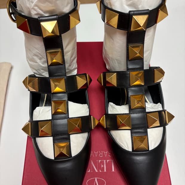 발렌티노 락스터드 샌들 38 1/2