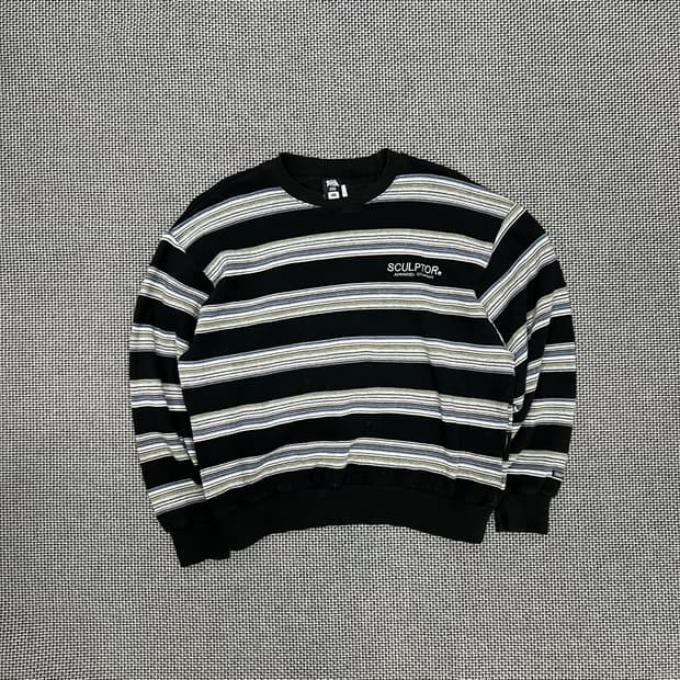 SCULPTOR 스트라이프 맨투맨