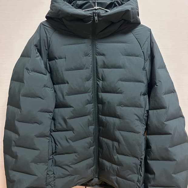 유니클로 퍼프테크 후드 파카 M 다크 그린