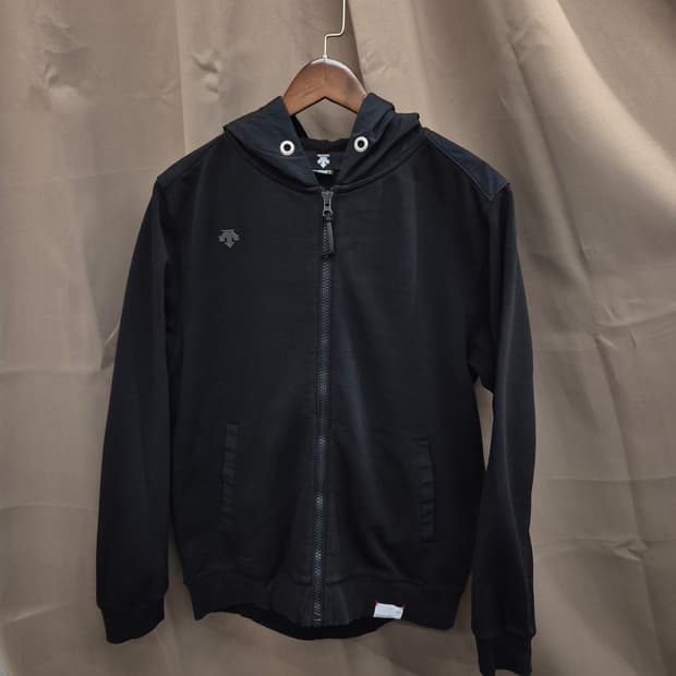 데상트 방풍 후드집업 100