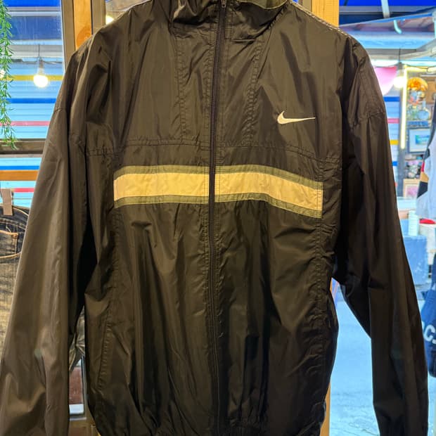 나이키 블랙 바람막이